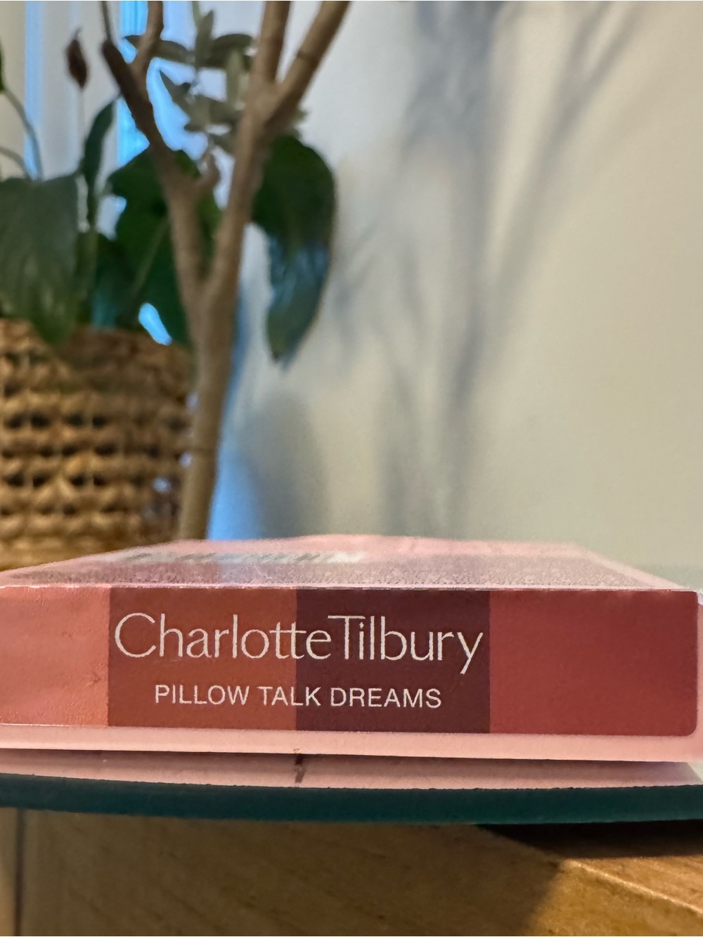 Charlotte Tilbury Pillow Talk Dreams Luxury Eyeshadow Palette - Soft Pink - Picture 2 of 2